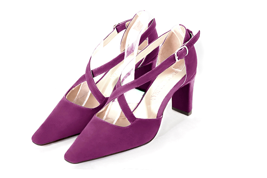 Mulberry purple open side elegant shoes, with crossed straps. Tapered toe. High comma heels.